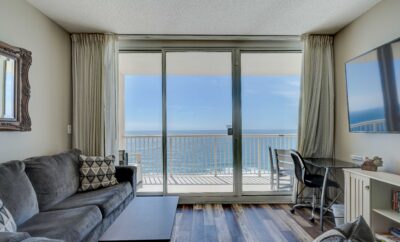 Majestic 3/2, Beachfront ⛱️ with Chairs, Family Friendly 👪, 2 kings, 3 desks