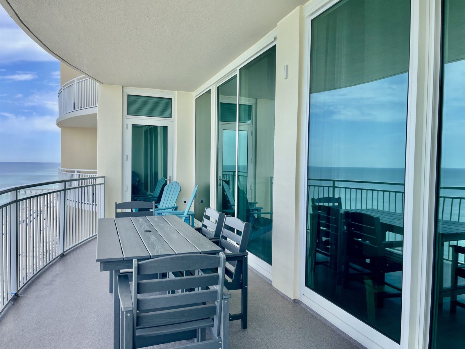 Aqua Luxury 4 BR – 2 Oceanfront King Suites, Huge Balcony + VIP Beach ...